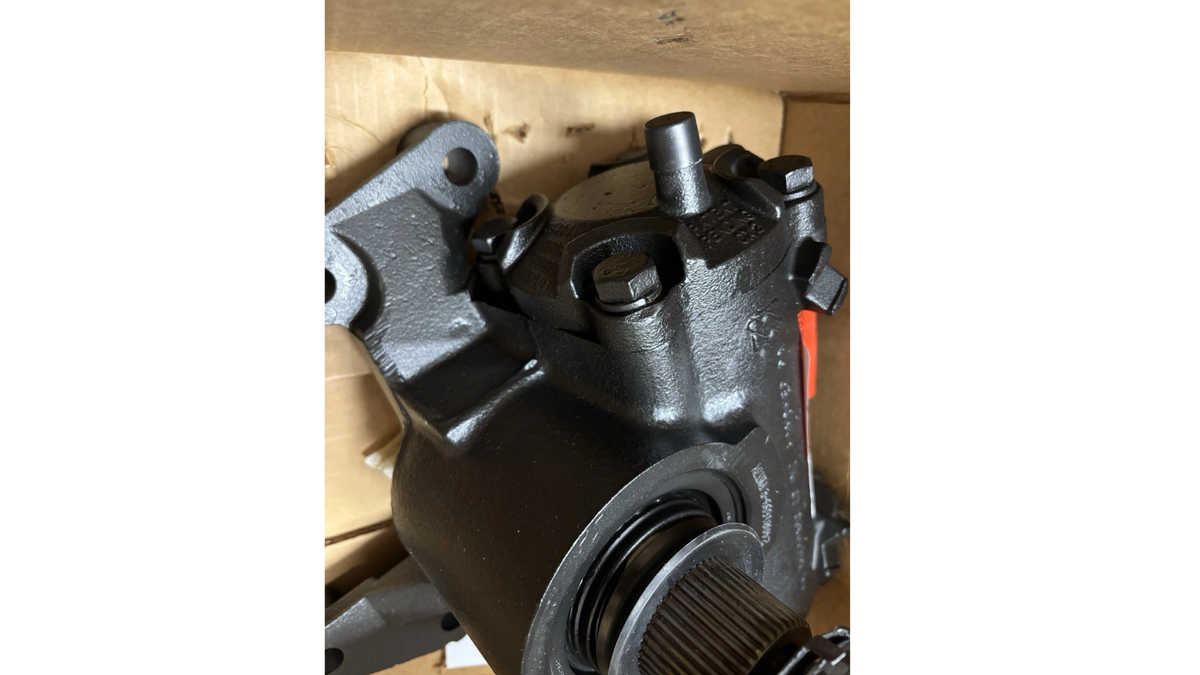 wp20543 - Genuine International Steering Gear Box M100PMT3 - 2 - wisentpartscenter.com